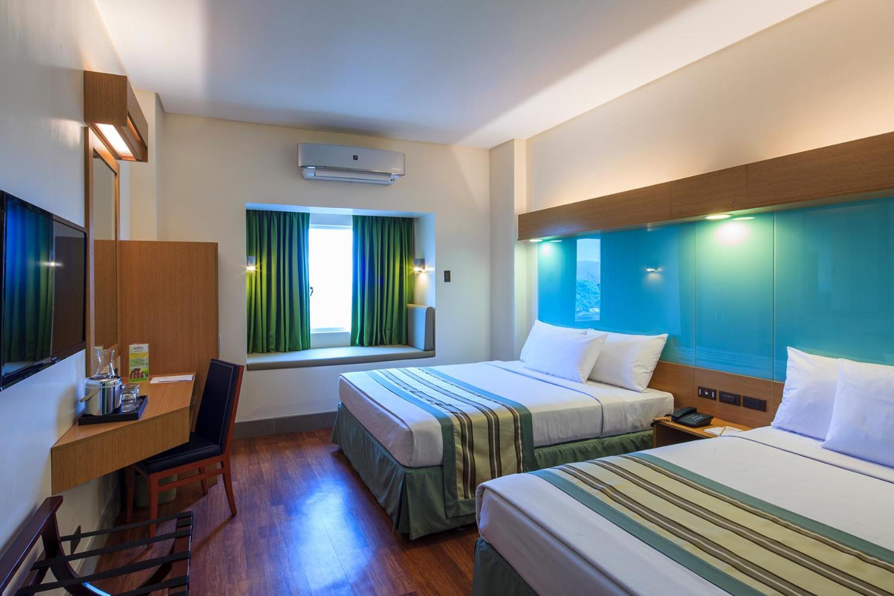 Microtel By Wyndham South Forbes Near Nuvali Santa Rosa  Zewnętrze zdjęcie