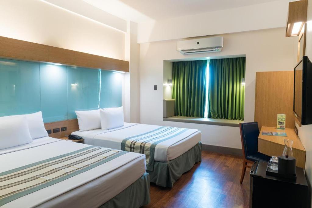 Microtel By Wyndham South Forbes Near Nuvali Santa Rosa  Zewnętrze zdjęcie