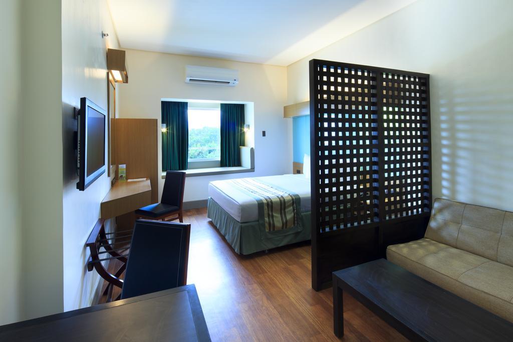 Microtel By Wyndham South Forbes Near Nuvali Santa Rosa  Zewnętrze zdjęcie