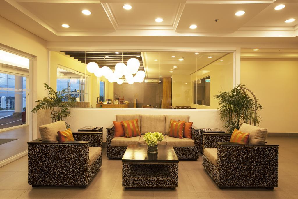 Microtel By Wyndham South Forbes Near Nuvali Santa Rosa  Zewnętrze zdjęcie