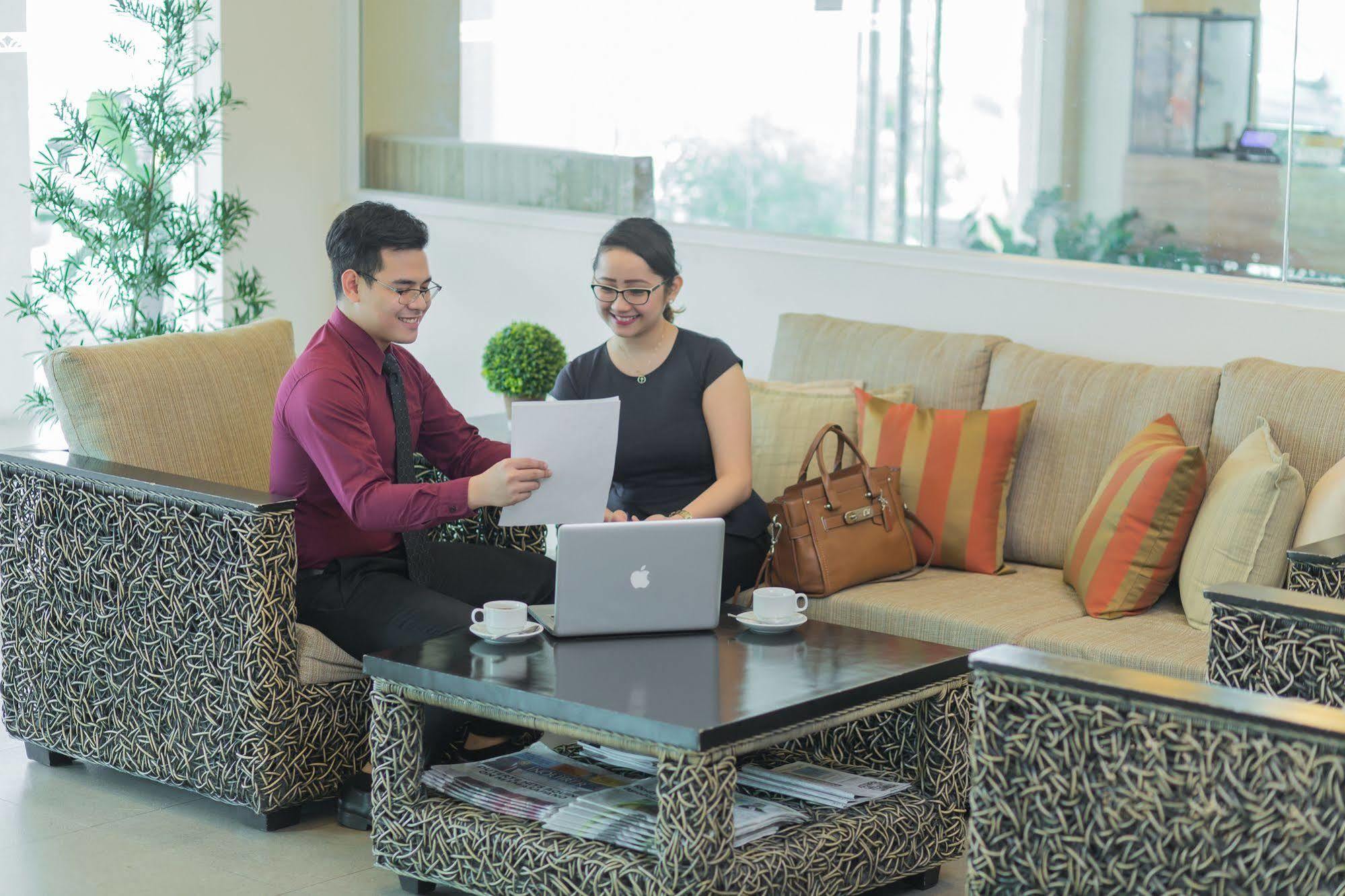 Microtel By Wyndham South Forbes Near Nuvali Santa Rosa  Zewnętrze zdjęcie