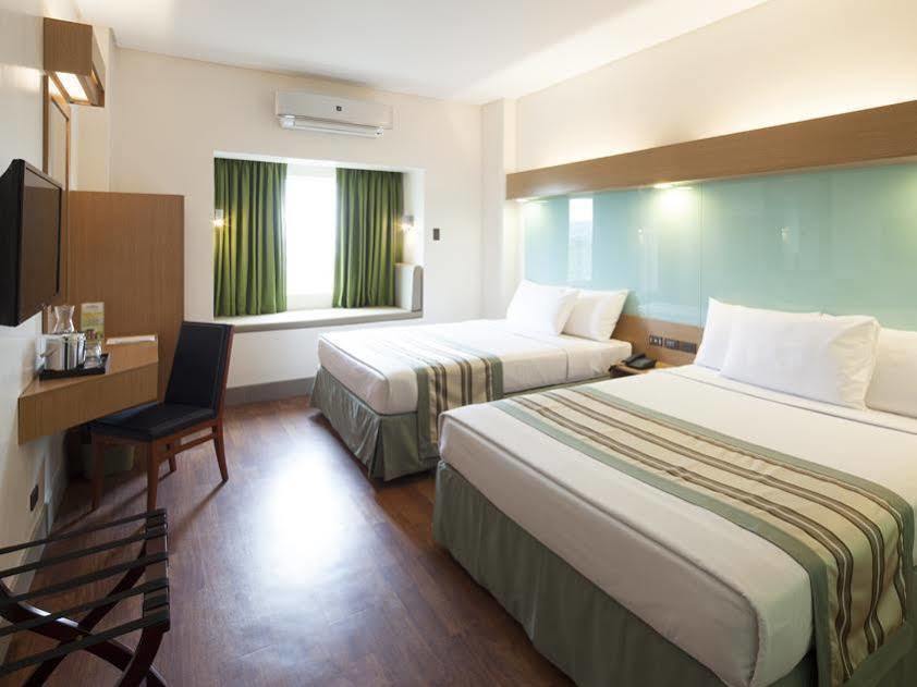 Microtel By Wyndham South Forbes Near Nuvali Santa Rosa  Zewnętrze zdjęcie