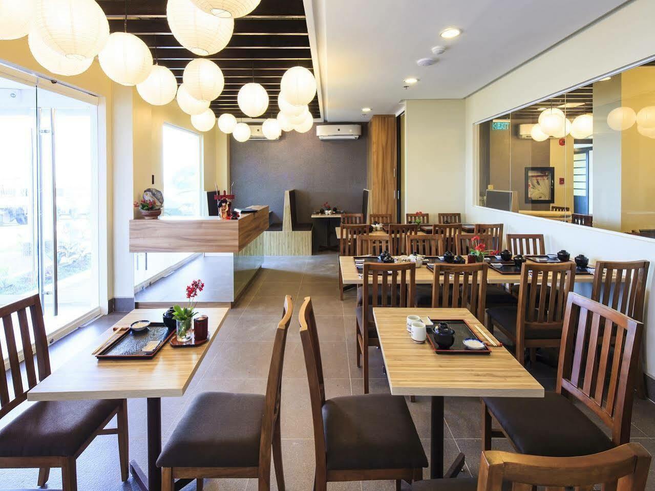 Microtel By Wyndham South Forbes Near Nuvali Santa Rosa  Zewnętrze zdjęcie