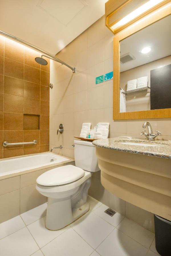 Microtel By Wyndham South Forbes Near Nuvali Santa Rosa  Zewnętrze zdjęcie